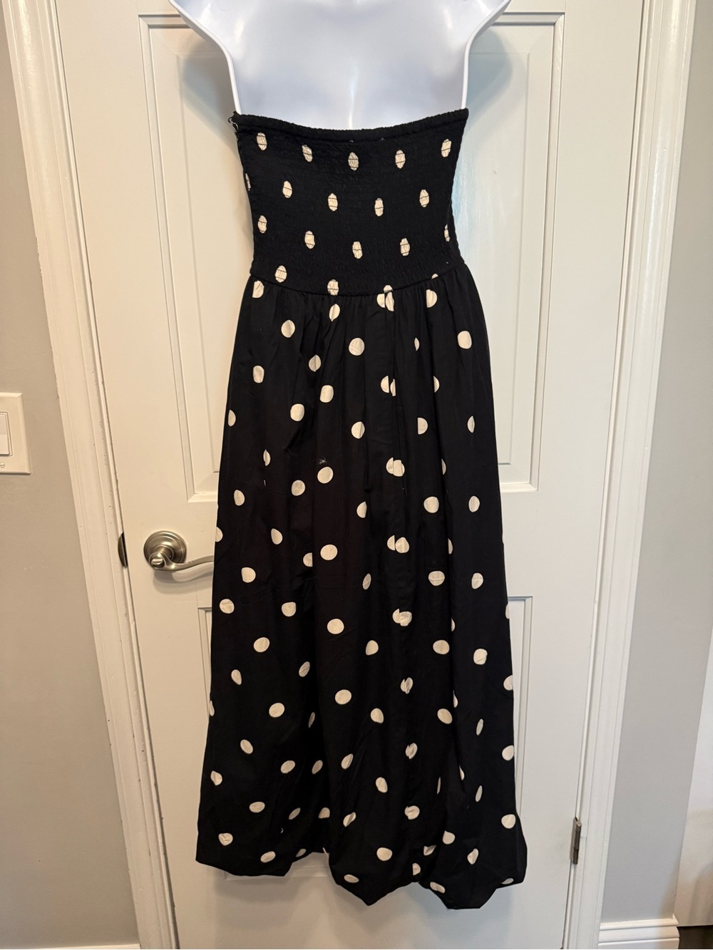 Elegant Black Strapless Polka Dot Midi Dress 👗 - Picture 8 of 10